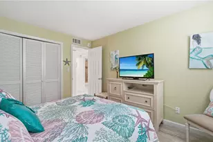 1065 Gulf Shore Blvd N, Naples, FL 34102 - Photo 20