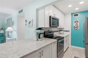 1065 Gulf Shore Blvd N, Naples, FL 34102 - Photo 10