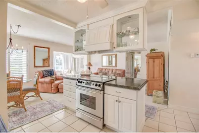 250 7th Ave S #305, Naples, FL 34102 - Photo 4