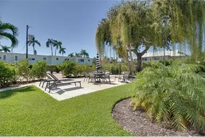 250 7th Ave S #305, Naples, FL 34102 - Photo 18