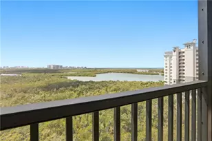 425 Cove Tower Dr, Naples, FL 34110 - Photo 32