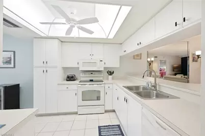 7320 Coventry Ct #710, Naples, FL 34104 - Photo 8