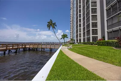 1901 Clifford St #1402, Fort Myers, FL 33901 - Photo 4