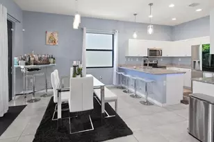 8812 Madrid Cir, Naples, FL 34104 - Photo 2