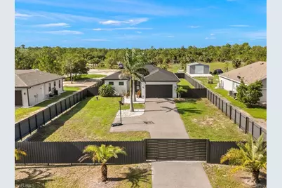 2552 70th Ave NE, Naples, FL 34120 - Photo 4