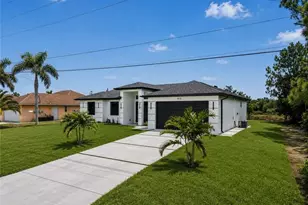 913 Joponica Ave S, Lehigh Acres, FL 33974 - Photo 2