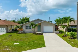646 99th Ave N, Naples, FL 34108 - Photo 2