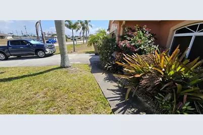 826 SW 32nd Ter, Cape Coral, FL 33914 - Photo 22