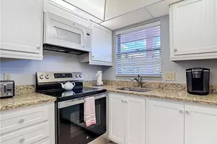 200 Turtle Lake Ct, Naples, FL 34105 - Photo 8