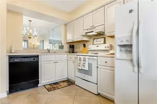 1075 Foxfire Ln, Naples, FL 34104 - Photo 8