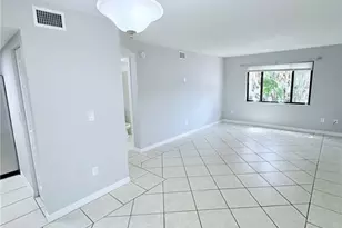 1420 Green Valley Cir, Naples, FL 34104 - Photo 4