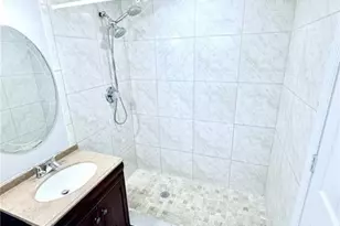 1420 Green Valley Cir, Naples, FL 34104 - Photo 2
