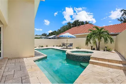 11054 Linnet Ln, Naples, FL 34119 - Photo 8