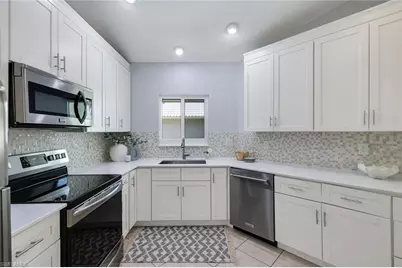 11054 Linnet Ln, Naples, FL 34119 - Photo 12