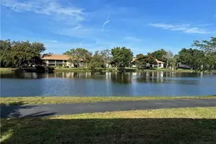 513 Lake Louise Cir, Naples, FL 34110 - Photo 4