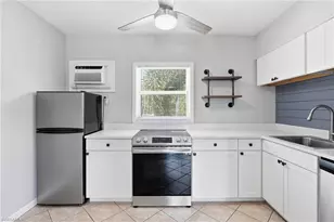 2590 First St, Fort Myers, FL 33901 - Photo 2
