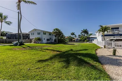 574 Coconut Ave S, Goodland, FL 34140 - Photo 6