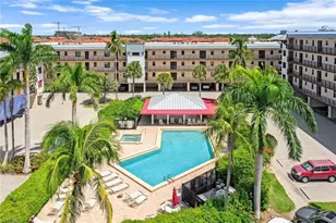 807 River Point Dr, Naples, FL 34102 - Photo 2