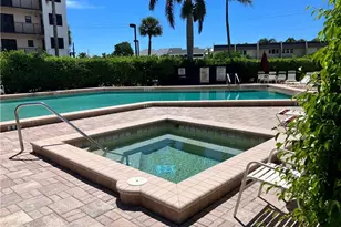 807 River Point Dr, Naples, FL 34102 - Photo 32