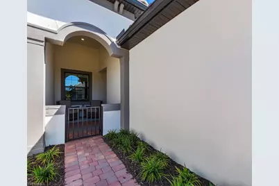 11694 Canal Grande Dr, Fort Myers, FL 33913 - Photo 4