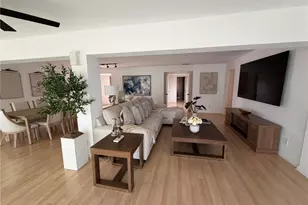 576 Retreat Dr, Naples, FL 34110 - Photo 2