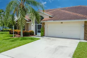 458 Countryside Dr, Naples, FL 34104 - Photo 4