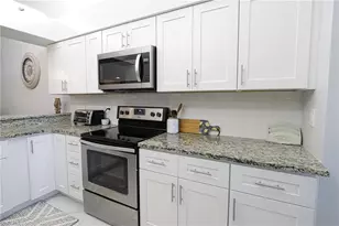 10805 Queen Anne Ln, Naples, FL 34109 - Photo 10