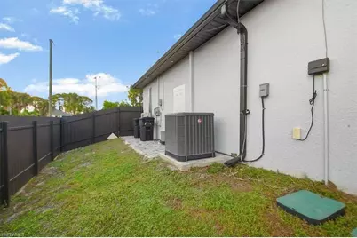 1124 NE 35th Ln, Cape Coral, FL 33909 - Photo 40