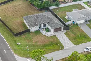 1124 NE 35th Ln, Cape Coral, FL 33909 - Photo 42