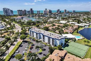 555 Park Shore Dr, Naples, FL 34103 - Photo 2