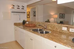 555 Park Shore Dr, Naples, FL 34103 - Photo 6