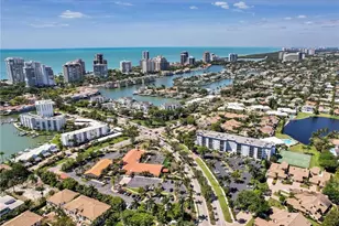 555 Park Shore Dr, Naples, FL 34103 - Photo 32