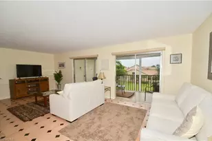 555 Park Shore Dr, Naples, FL 34103 - Photo 10