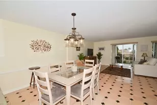 555 Park Shore Dr, Naples, FL 34103 - Photo 6