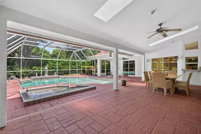 240 Stonegate Ct, Naples, FL 34119 - Photo 16
