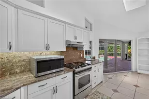 240 Stonegate Ct, Naples, FL 34119 - Photo 12