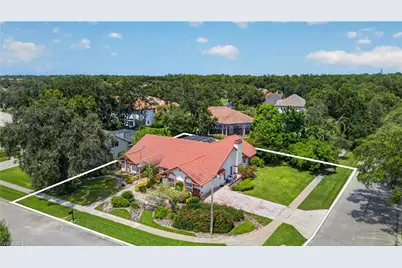 240 Stonegate Ct, Naples, FL 34119 - Photo 2