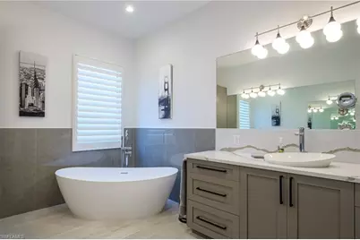 4 Willoughby Dr, Naples, FL 34110 - Photo 10