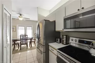 7054 Barrington Cir, Naples, FL 34108 - Photo 8