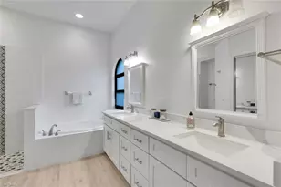 335 Lambton Ln, Naples, FL 34104 - Photo 8