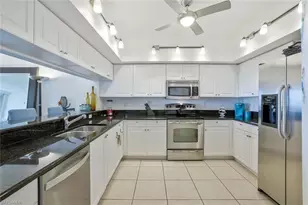 25 Bluebill Ave, Naples, FL 34108 - Photo 8