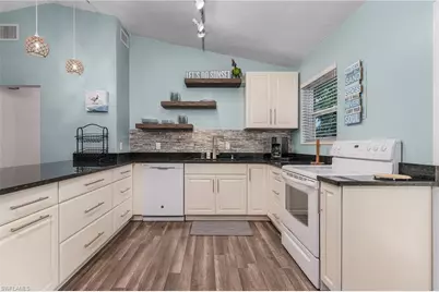 1281 10th St N, Naples, FL 34102 - Photo 12
