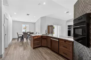 610 SE 21st Ln, Cape Coral, FL 33990 - Photo 16