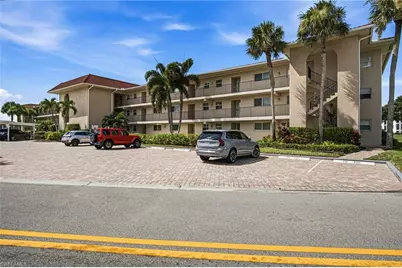 9 High Point Cir N #108, Naples, FL 34103 - Photo 2