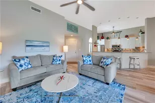 583 Beachwalk Cir, Naples, FL 34108 - Photo 4