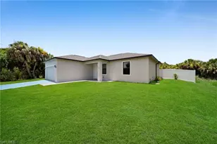 1109 N Hilton Cir, Labelle, FL 33935 - Photo 2