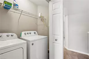 1104 Oxford Ln, Naples, FL 34105 - Photo 18