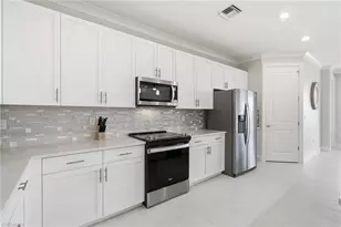239 Indies Dr E, Naples, FL 34114 - Photo 8