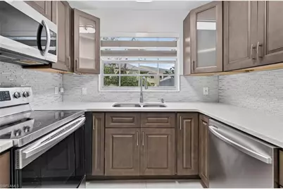 10452 Lakeport Ct, Lehigh Acres, FL 33936 - Photo 4