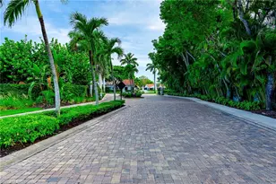 583 Beachwalk Cir, Naples, FL 34108 - Photo 1
